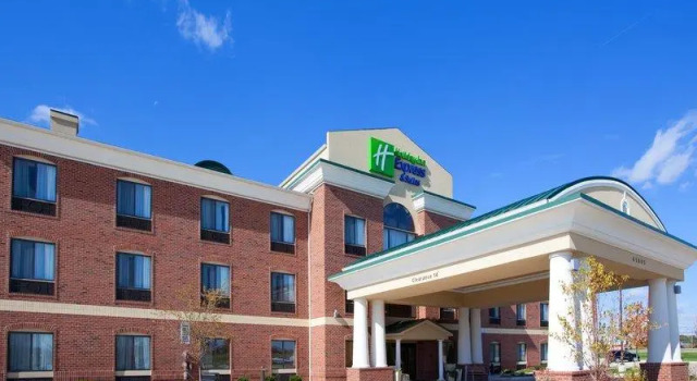Двухместный люкс c 1 комнатой Holiday Inn Express Hotel & Suites Chesterfield - Selfridge Area by IHG