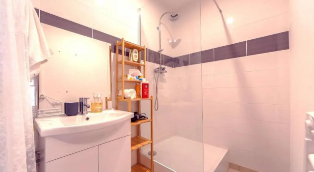 Lovely large familial apartment in central Nice, ten minutes walk to the beach!, Забронировать Апартаменты/квартира Ницца Приморские Альпы, рядом с Набережная Соединенных Штатов