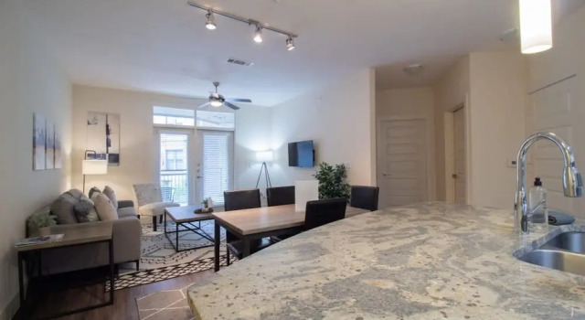 Revive Tanglewood Stunning 2BR in Uptown Houston
