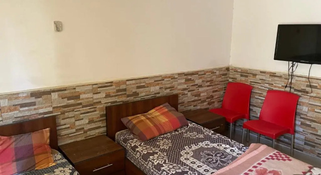 Studio next to Queen Rania St, well served area