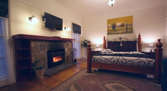 Tudor Cottages Mt Dandenong, Rezerwuj Dom wakacyjny Hotele w Dandenong Ranges z parkingiem, Parking
