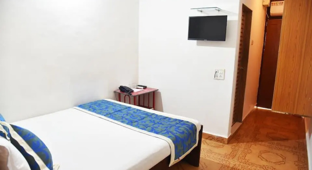 Hotel M R Manfred, Забронировать Отель Калангут Северный Гоа, рядом с Пляж Калангут