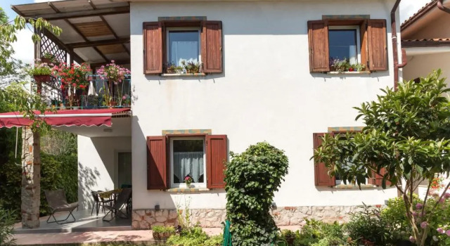 Appartamento con giardino Le Querce, Book Lejlighed Hoteller i Friuli Venezia Giulia med parkering, Parkering
