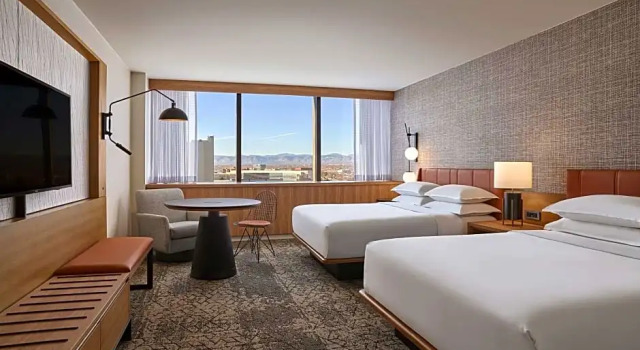 Четырёхместный люкс Executive c 1 комнатой Sheraton Denver Downtown Hotel