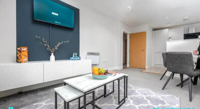 Апартаменты The Suite Life - DYZYN Living - Pet Friendly - Gym, Pool & Parking - B2B Stays