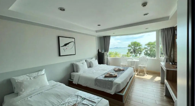 Трёхместный номер Standard с видом на море The Beach Front Resort, Pattaya