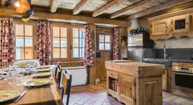Chalet authentique avec jacuzzi, sauna et parking pour 12 personnes - FR-1-566-8, Забронировать Шале Мерибель-ле-Альё Лез-Аллю
