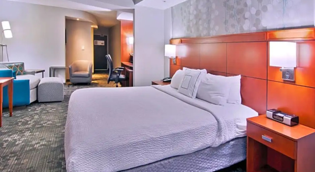 Люкс Courtyard by Marriott Clarksville