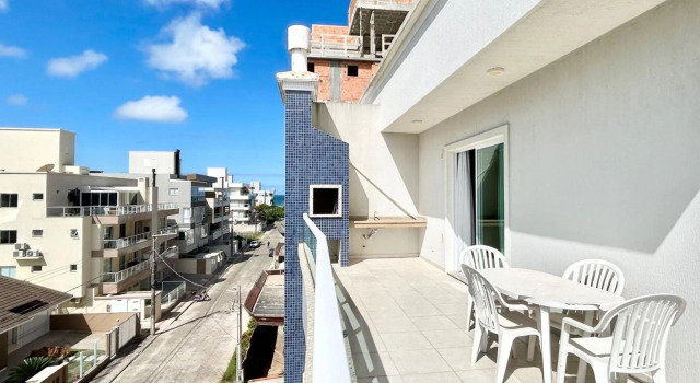 169 - Cobertura Duplex com 03 quartos, ideal para 03 casais e ampla vaga de garagem na praia de Canto Grande - Bombinhas - SC
