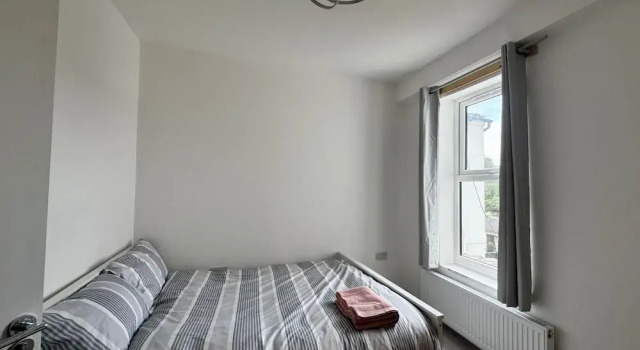 Three Double Rooms in Spacious Home
