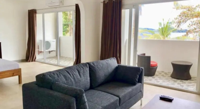 Люкс Deluxe с балконом и с видом на море Sunset Cove Beach & Dive Resort
