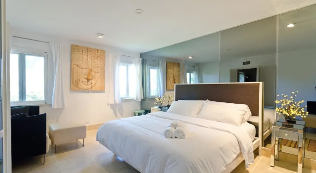 LA128 2 Bedroom Apartment By Senstay