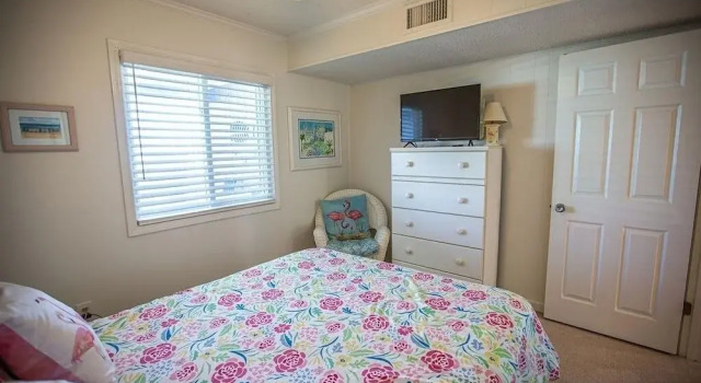 Feelin' Beachy-7a 2 Bedroom Home by RedAwning, Book Lejlighed Hoteller i Supply med parkering, Parkering