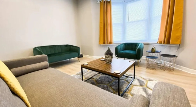 Striking & Elegant 2BR Flat - Free Street Parking, Забронировать Отель Отели Glasgow & The Clyde Valley с парковкой, Парковка