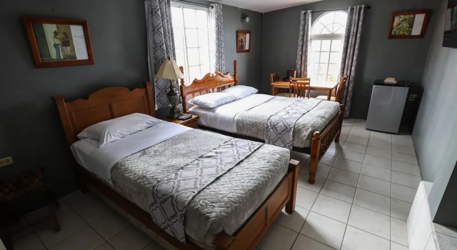 Трёхместный номер Comfort с балконом Airport Inn