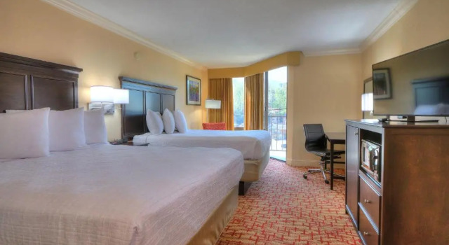 Четырёхместный номер Standard Edgewater Hotel - Gatlinburg