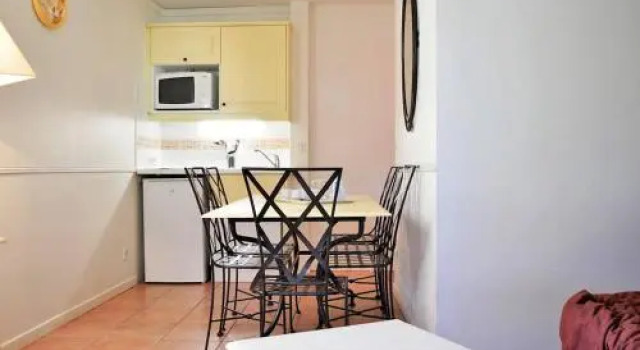 Apartment Pinede, Забронировать Апартаменты/квартира Отели Ле-Лаванду с бассейном, Бассейн