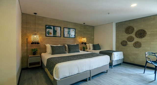 Трёхместный семейный номер Standard First Class Hotel
