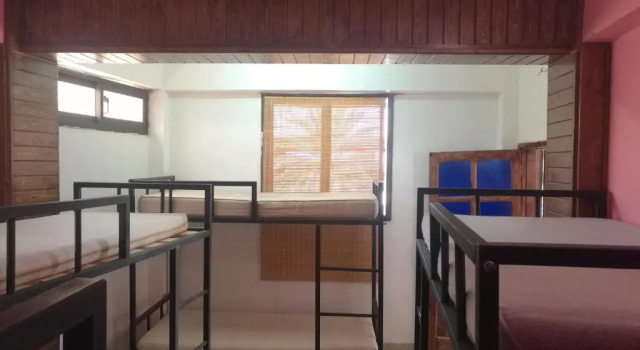 Кровать в общем номере Deep Blue Divers Hostel Dahab