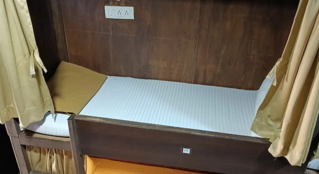 Кровать в общем номере ASRA DORMITORY For Male And Female
