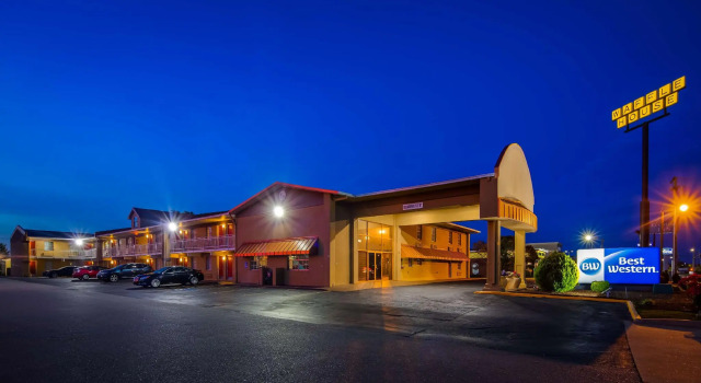 Кровать в общем номере Best Western Conway