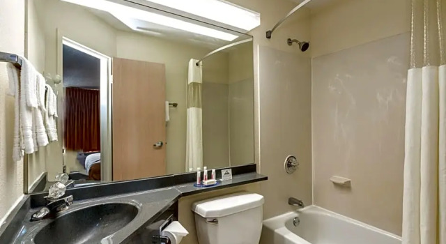 Двухместный номер Accessible Days Inn by Wyndham Florence Cincinnati Area