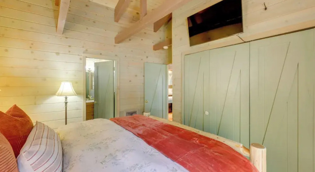 1 Mi to Beach & Golf Course! Lake Almanor Cabin