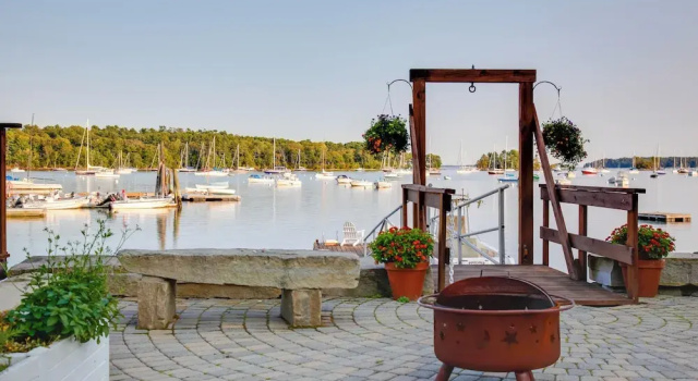 Коттедж 'heron Cottage' on Casco Bay w/ Deck & Boat Dock!