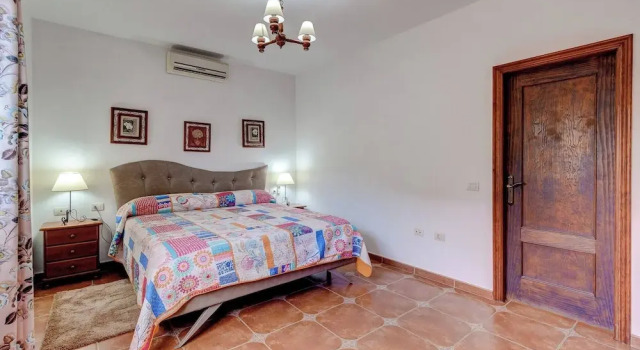 Beautiful Arianny House With Pool, Prenota Appartamento Arona 
