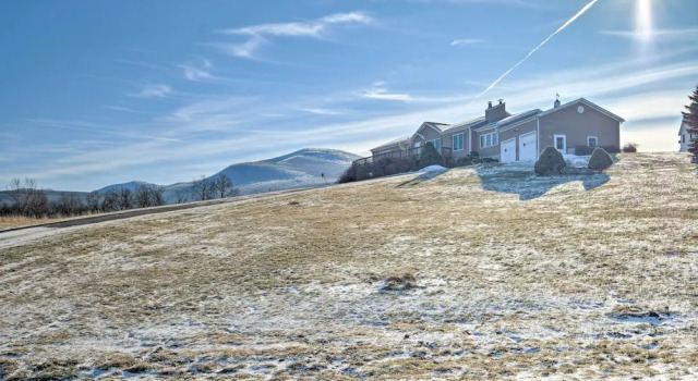 Коттедж Catskills Mtn Retreat w/ Panoramic View & Fire Pit