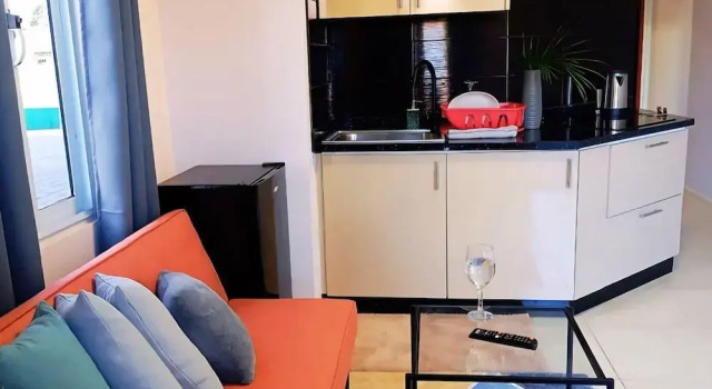 Апартаменты Comfort DOLFIJN STUDIOS Stylish 2BR Apartment Fast WiFi AC Near Center