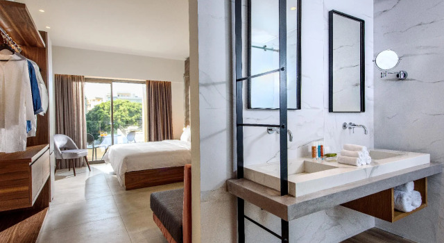 Трёхместный номер Superior DOM Boutique Hotel