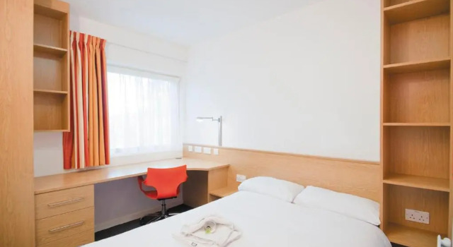 Venue Reading Accommodation (Adults Only), Book Hotel Reading Berkshire, nær Reading College