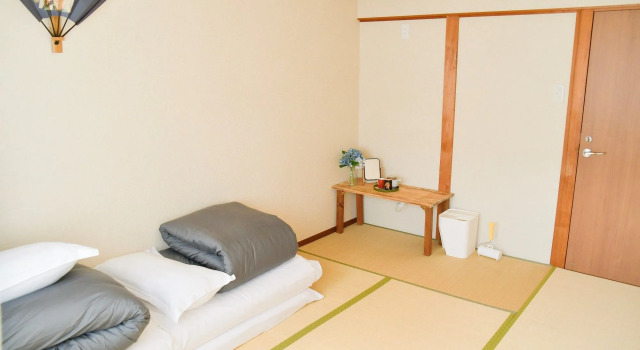 Guesthouse Hakuka, Забронировать Хостел Недорогие отели Канандзава, рядом с Tokuda Shusei Kinenkan Museum, недорого