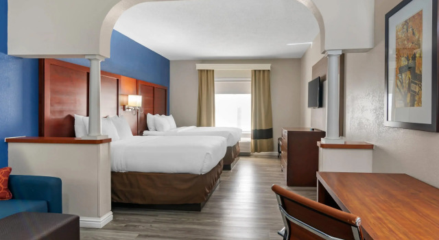 Четырёхместный люкс Comfort Suites St Charles-St Louis