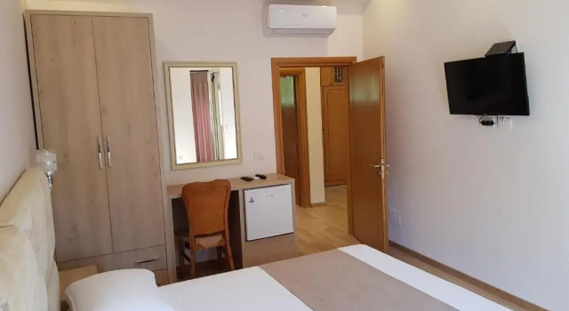 Guesthouse Arben Elezi, Prenota Hotel Hotel economici a Berat County