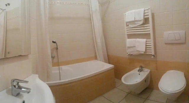 Четырёхместный номер Standard с балконом Hotel Miramare