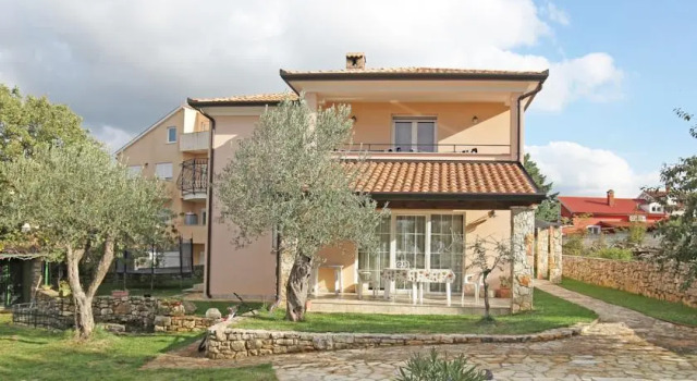 Apartment 110 Selo