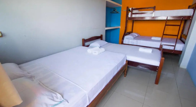 Кровать в общем номере Hostal Alcazaba