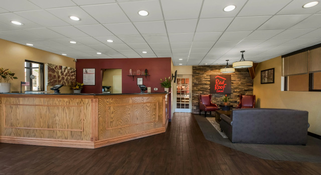 Red Roof Inn and Suites Newark - University, Забронировать Отель Ньюарк Делавэр, рядом с University of Delaware David M Nelson Athletic Complex
