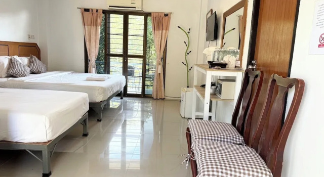 Трёхместный номер Deluxe с балконом Phurua Bussaba Resort & Spa ภูเรือบุษบารีสอร์ท แอนด์ สปา