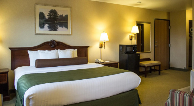 Люкс Boarders Inn & Suites by Cobblestone Hotels - Shawano