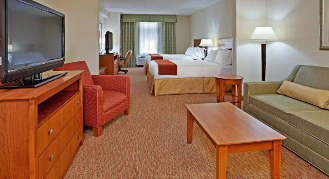 Четырёхместный люкс Holiday Inn Express Hotel & Suites Greensboro - Airport Area by IHG
