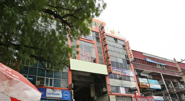 OYO 16688 Hotel Vrs, Забронировать Отель Гургаон 