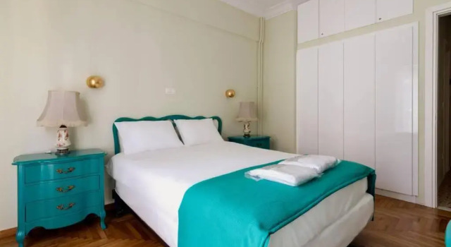 Iphigenia 2 bedroom retro downtown apartment