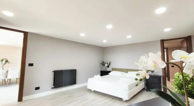 JOIVY Villa Sofia Wonderful 2-bed flat with lake views, Book Villa Hotels in Como with a Pool, Swimming Pool