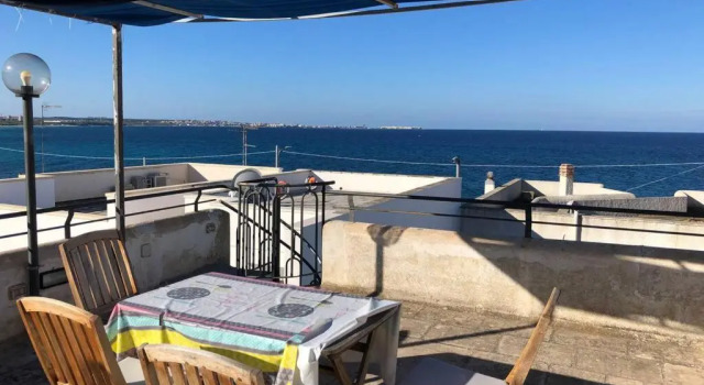 Коттедж Appartamento rifinito con vista panoramica a 50 mt dal mare