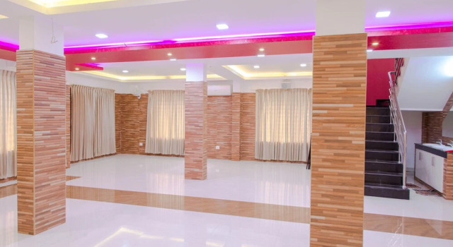 OYO 5805 Uthradam Towers, Забронировать Отель Отели штата Кералы с завтраком, Завтраки
