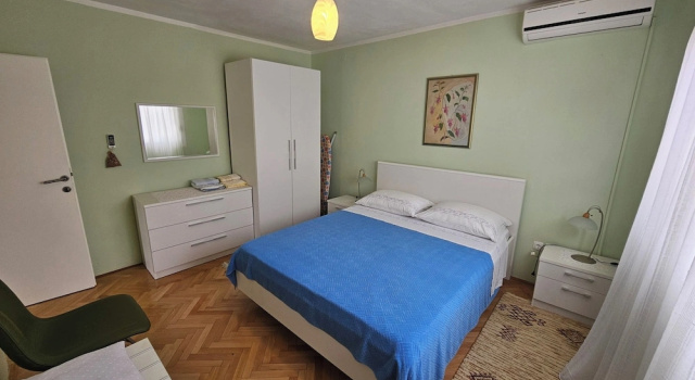 Oleander, Three-bedroom Apt in Trogir, Забронировать Апартаменты/квартира Апартаменты Трогир, рядом с Городской Пляж Трогира, Апартаменты/квартира