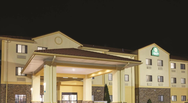 Кровать в общем номере La Quinta by Wyndham Elizabethtown